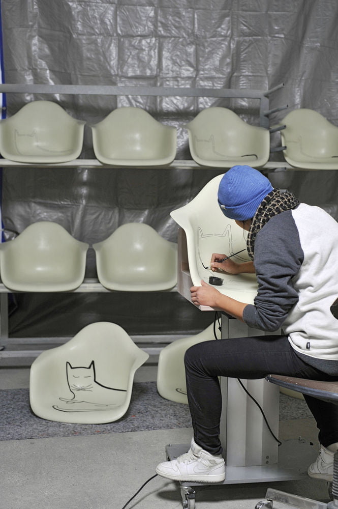 7396625_Eames Fiberglass Armchair with Steinberg cat production images_preview