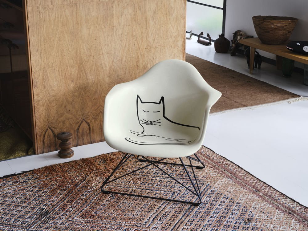 7597024_Eames Fiberglass Armchair with Steinberg Cat at the Eames House_preview