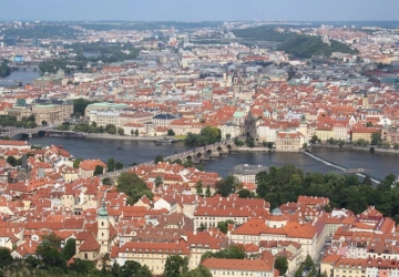Praha zvažuje nákup bytového domu v Korunovační. Chce ho využít pro nájemní bydlení