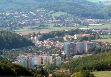 Brno v dražbě prodává několik pozemků v Kuřimi