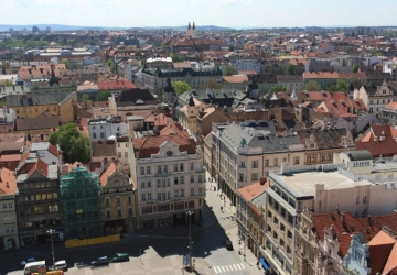 Plzeň loni i letos výrazně spoří v soutěžích na stavby
