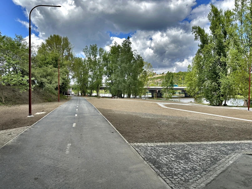 Cyklo A1 Varhulíkové Pod Trojským Mostem část V Parku