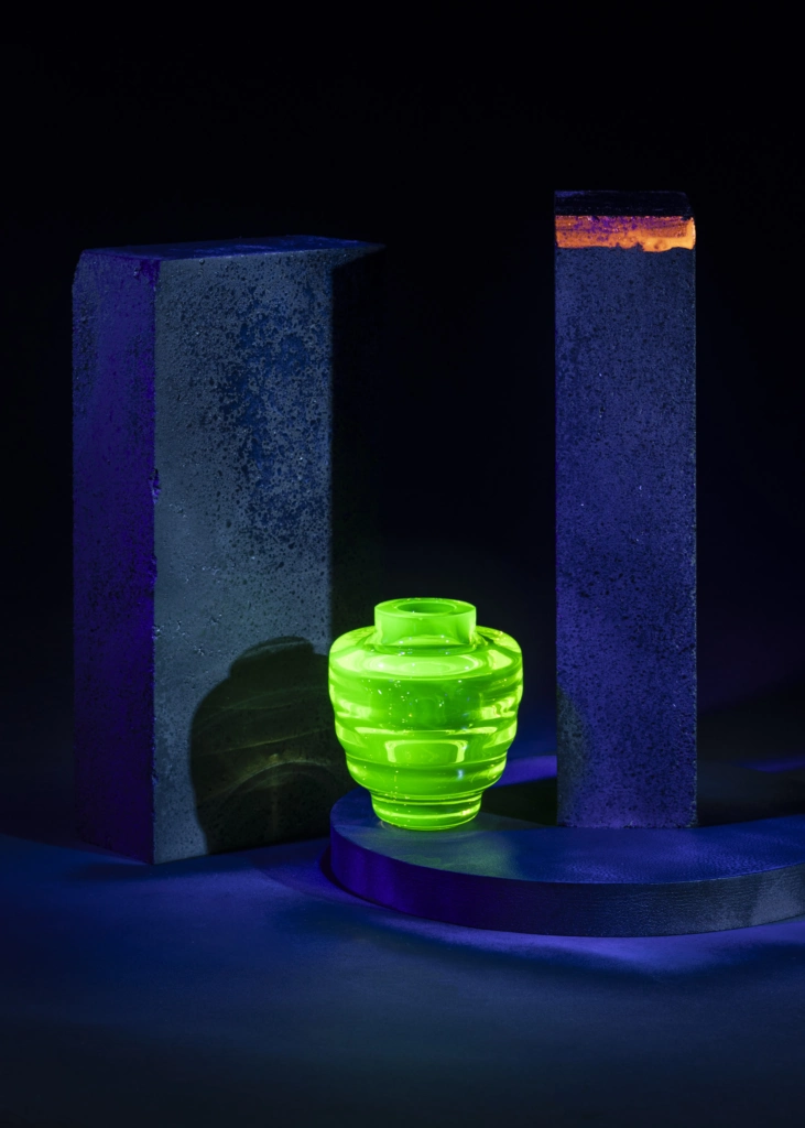 4 Frantisek Jungvirt X Ds Automobiles, Limited Edition Of Glass Difuser Vase Used Uranium Glass, Signed And Certified, Photo By Anna Pleslova.jpg