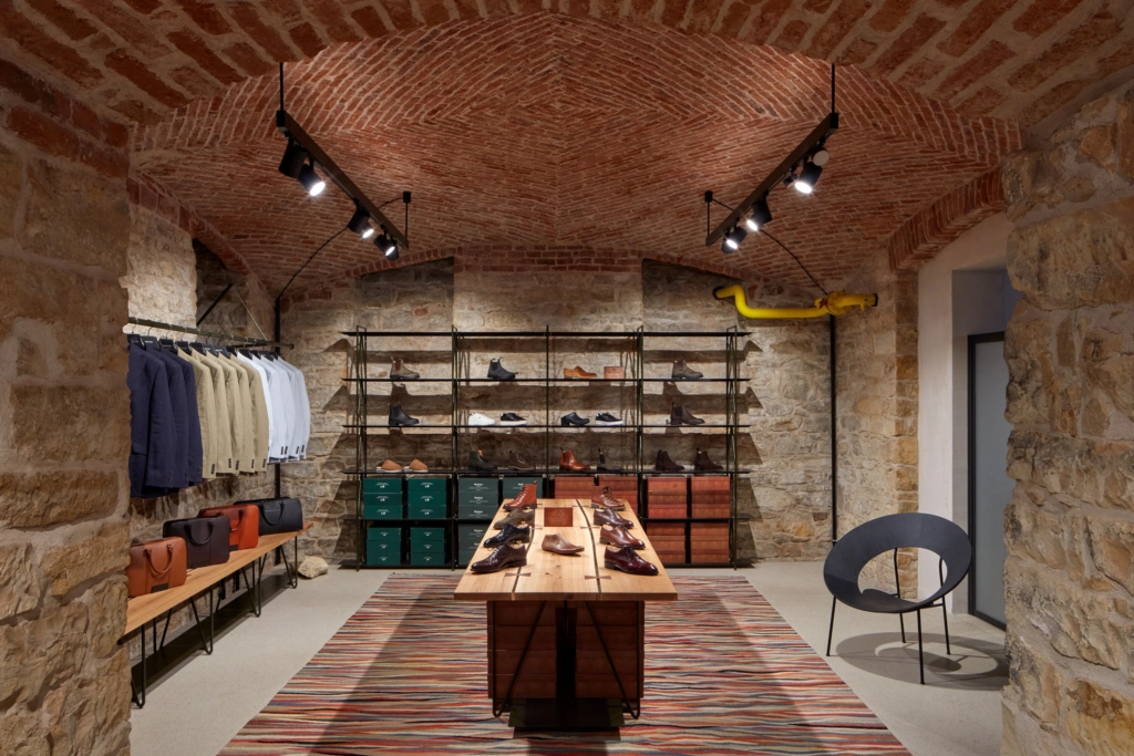 Ora Triarchitekti Gentleman Store Boysplaynice 02