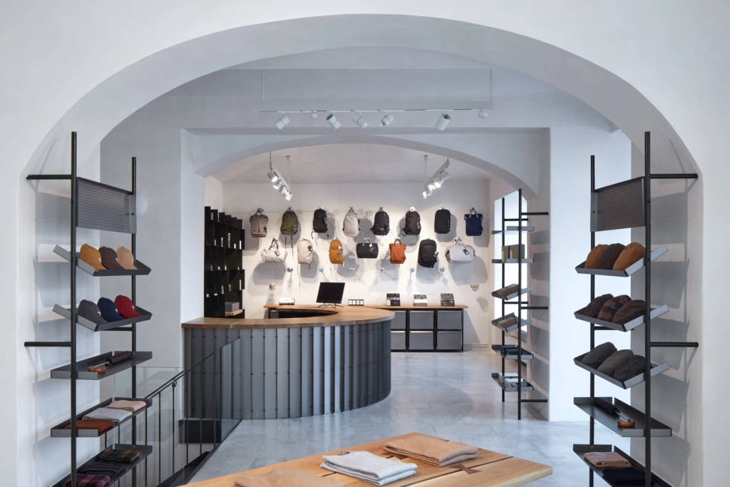 Ora Triarchitekti Gentleman Store Boysplaynice 13