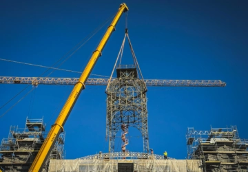 Na Průmyslový palác se vrací obnovená hodinová věž