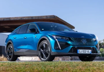 Peugeot 408 boduje designem i technologiemi