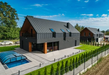 Módní dům 2025 – jaké barvy a tvary střešních krytin dominují trhu?