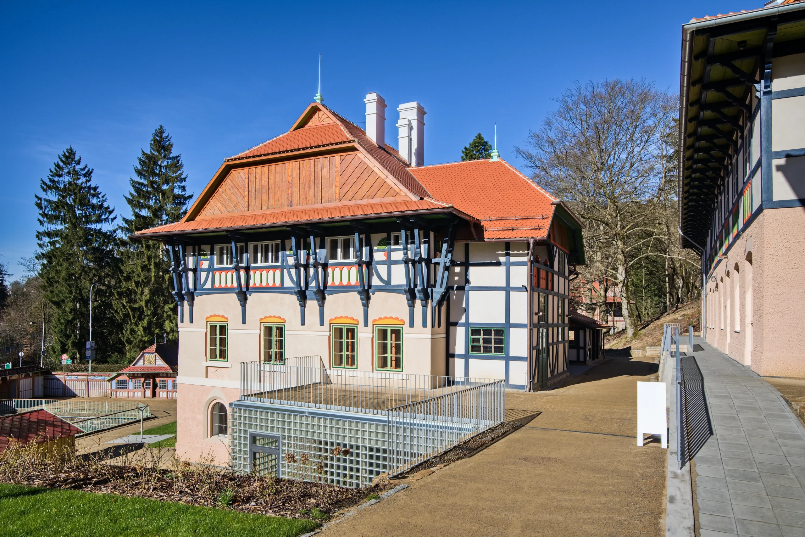 Foto slunecni lazne luhacovice exterier 3. foto zdroj lazne luhacovice a.s 690ca3ef8bfa8