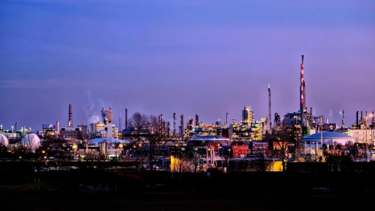 Colliers industrial ilustracni