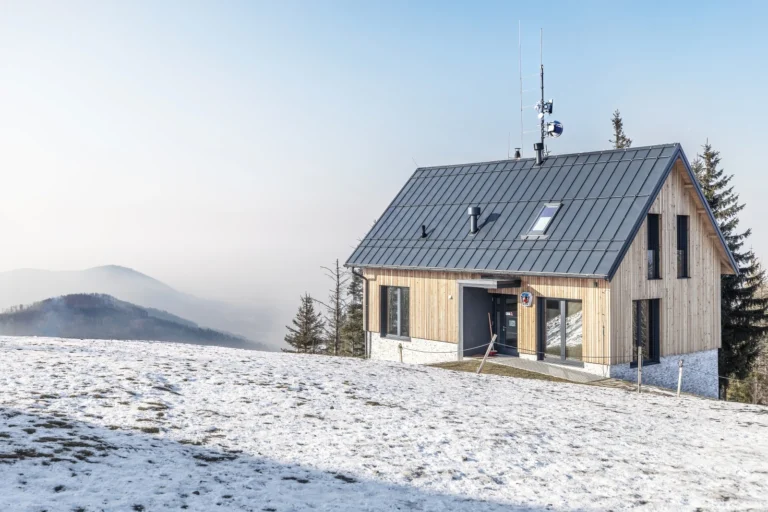 Chata horske sluzby beskydy na javorovem vrchu stresni krytina satjam rapid deluxe exterier 5 foto zdroj satjam 695cd3f14cdb1