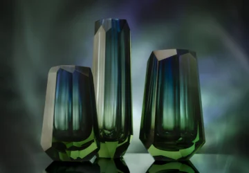 Nová kolekce Moser Aura přináší křišťál v barvách severské noci