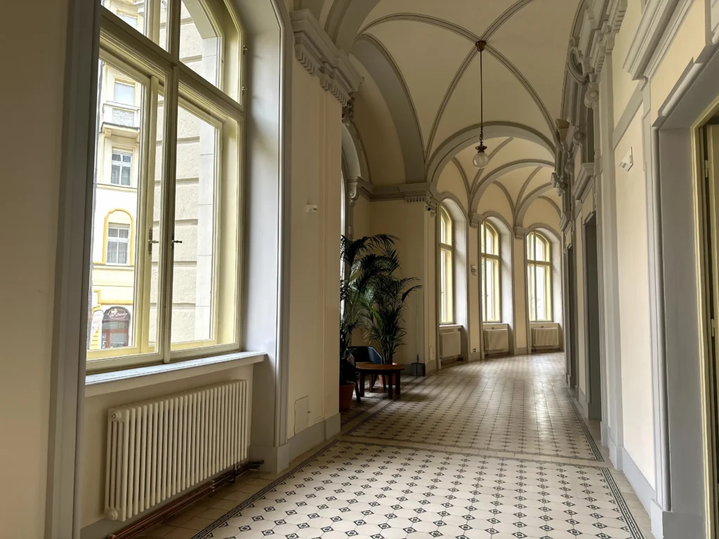 16 zehnder charleston v barve slonove kosti 6a27dce743000